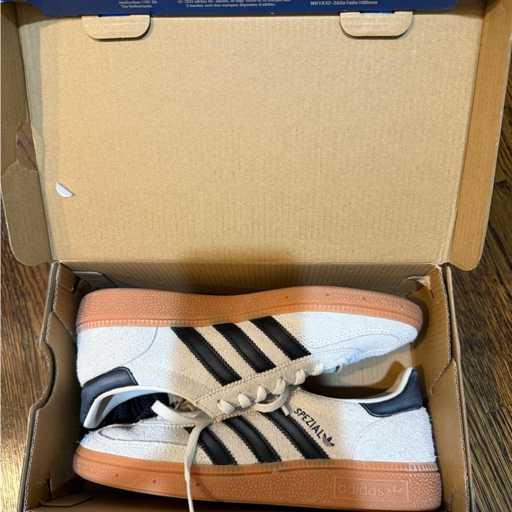 Adidas Spezial aluminum/core black womens Shoes size 6